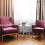 sitzecke im romantikzimmer hotel hoeldrichsmuehle