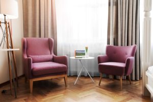 sitzecke im romantikzimmer hotel hoeldrichsmuehle