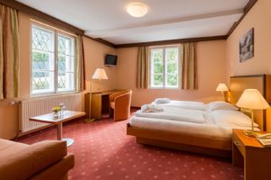 doppelzimmer im historischen haupthaus der hoeldrichsmuehle