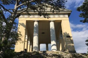 Husarentempel Moedling Hinterbruehl - Seven Summits Tour: Entdeckt die sieben Gipfel des Anningers